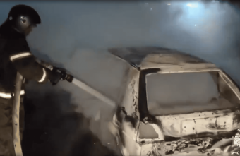 Появилось видео тушения возгорания автомобиля в Твери возгорания