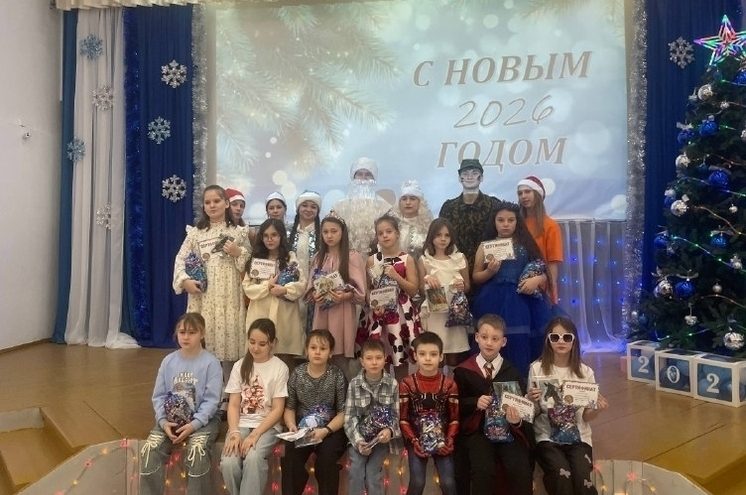 Бабуля Снежана не смогла испортить Новый год ученикам младших классов из Андреаполя