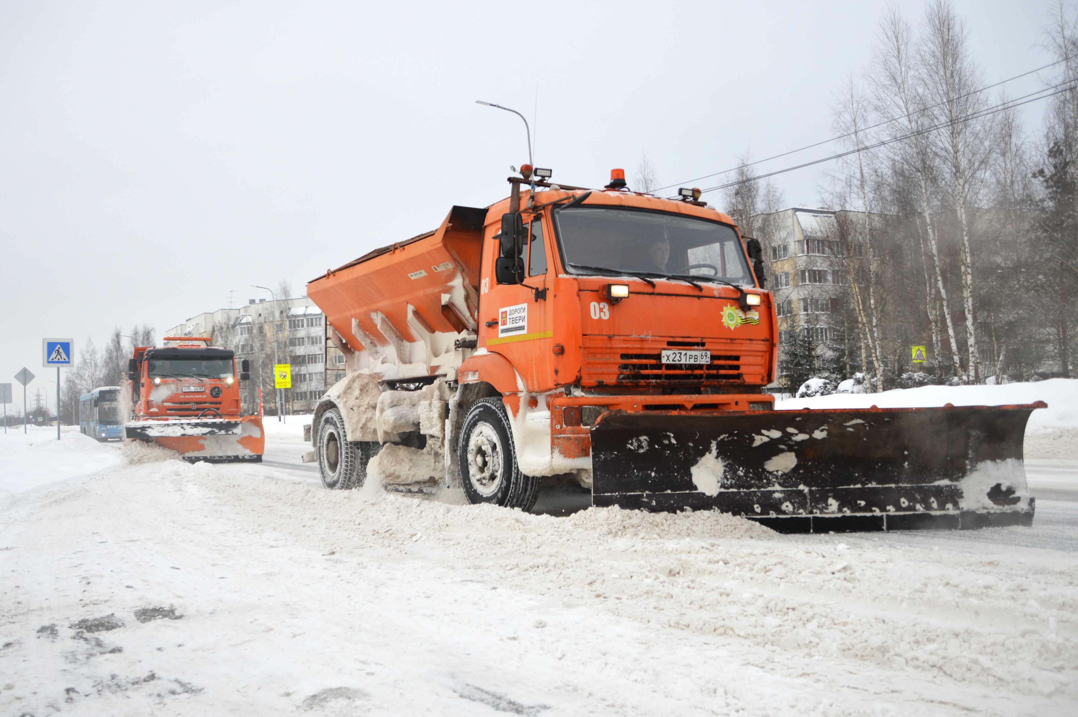 В Твери усилили расчистку улиц из-за снегопадов