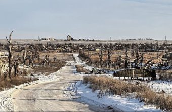 По пути на фронт машина волонтеров из Тверской области попала в воронку от снаряда машина