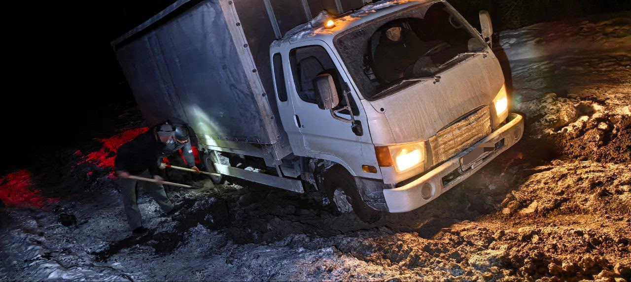 По пути на фронт машина волонтеров из Тверской области попала в воронку от снаряда