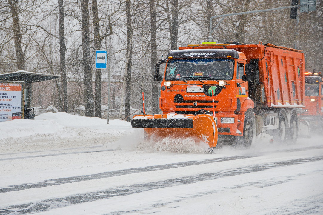 В Твери усилили расчистку улиц из-за снегопадов