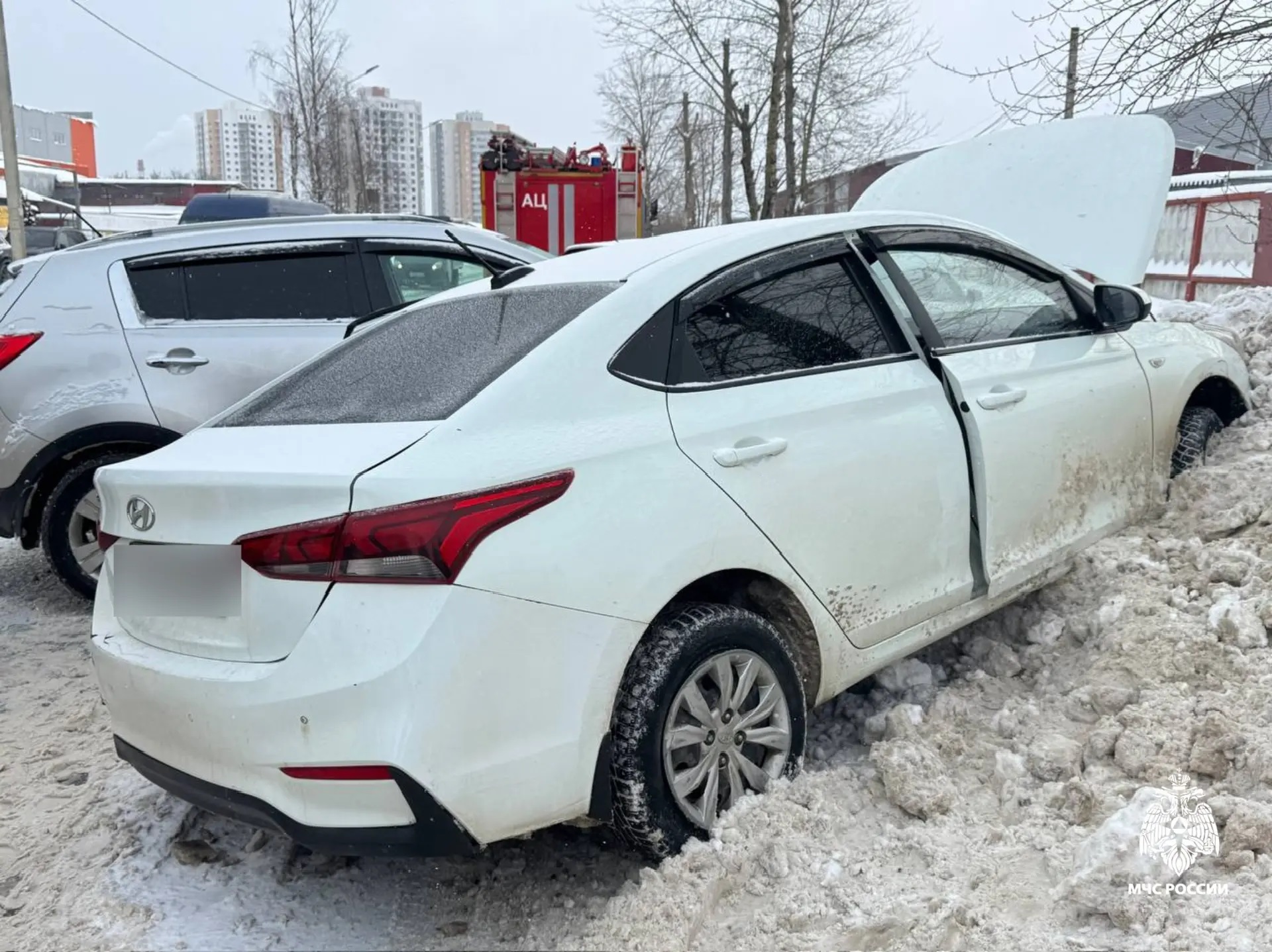 В Твери спасатели ликвидировали последствия ДТП с пострадавшим