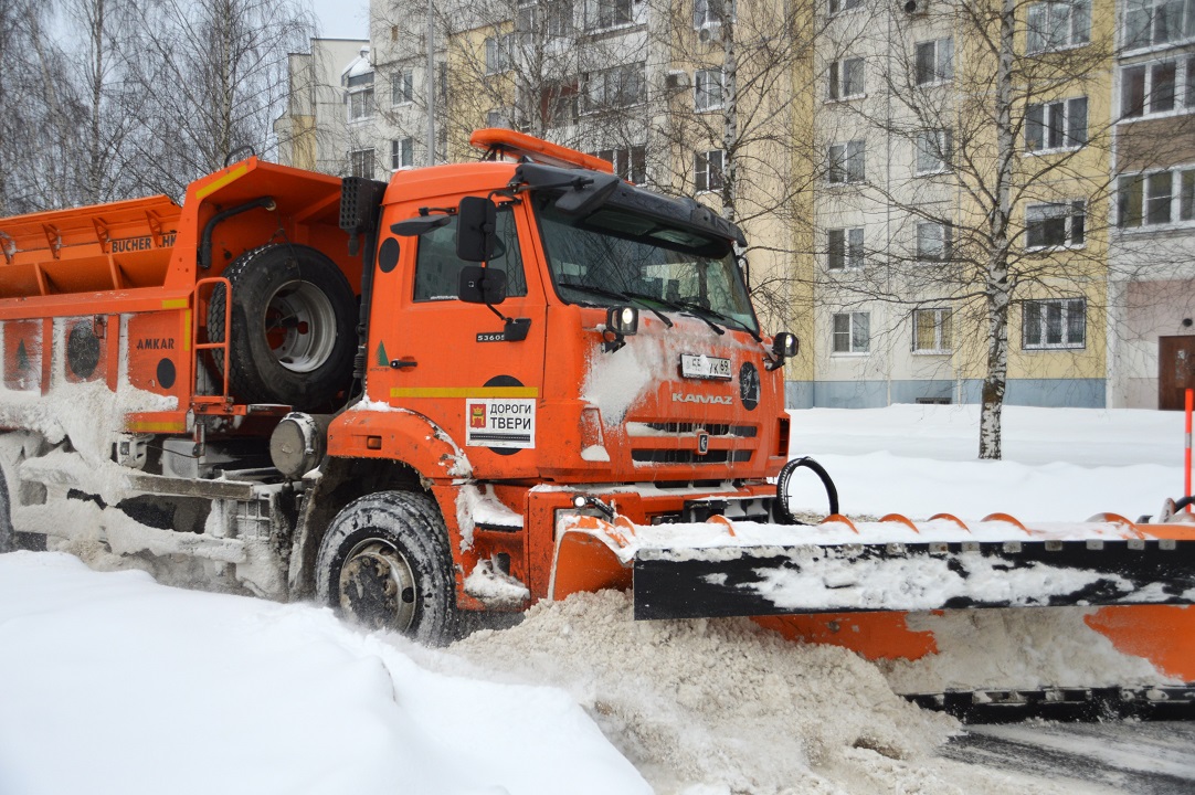 В Твери усилили расчистку улиц из-за снегопадов