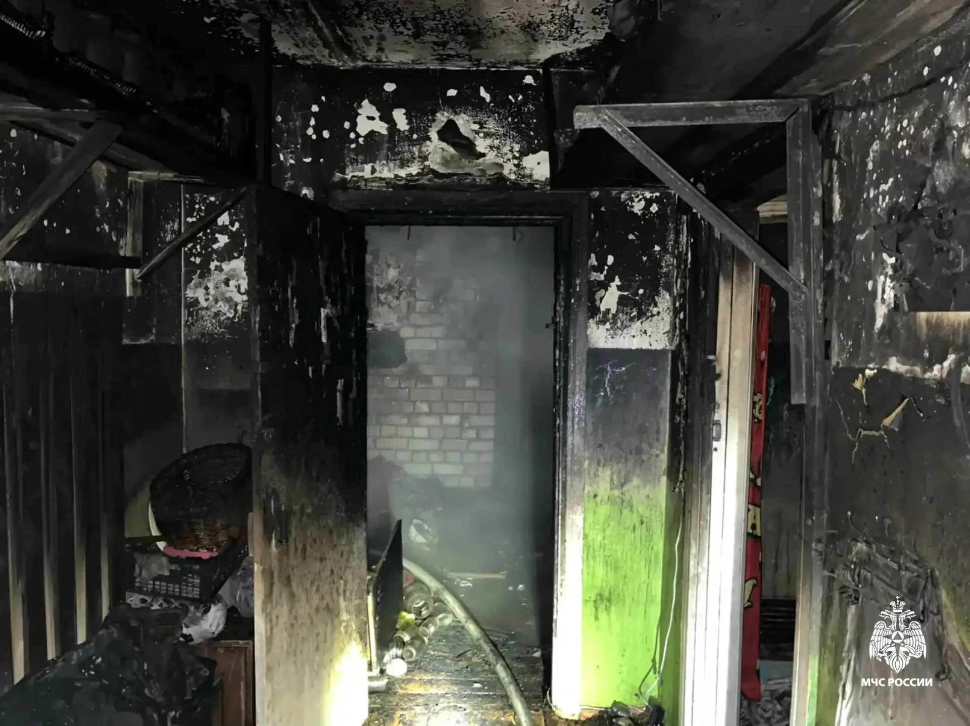 Во время пожара в жилом доме в Тверской области пострадали три человека