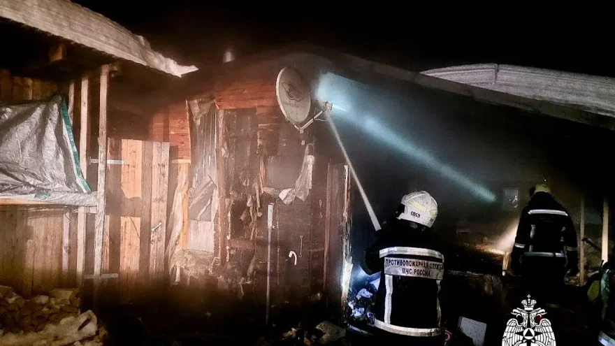 Под Тверью спасли от огня жилой дом