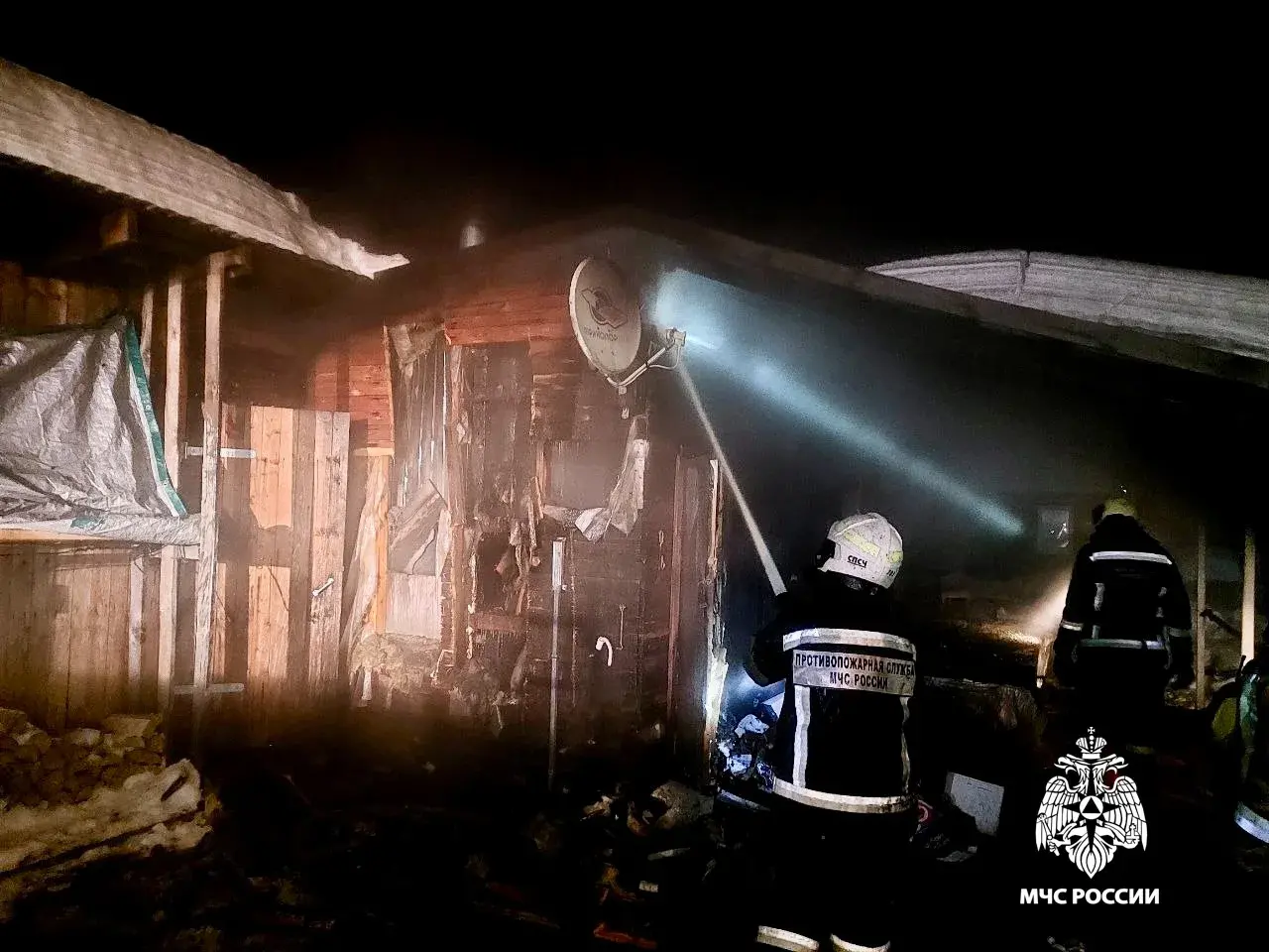 Под Тверью спасли от огня жилой дом