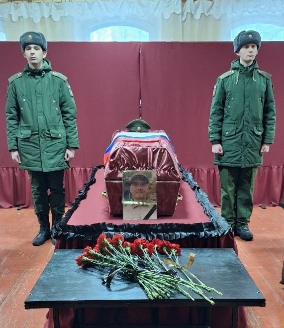 В Тверской области проводили в последний путь погибшего на СВО Геннадия Ефимова