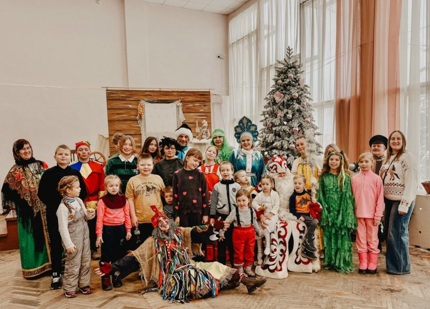 В Лихославле показали спектакль «Святки, колядки и новогодние приключения»