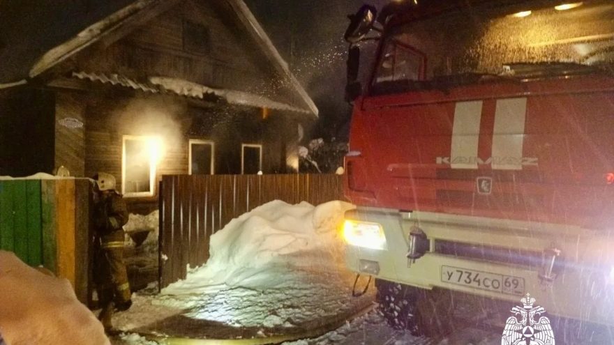Тела двух человек нашли в сгоревшем доме в Тверской области