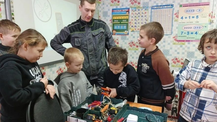 Школьники из Тверской области попробовали себя в роли электриков