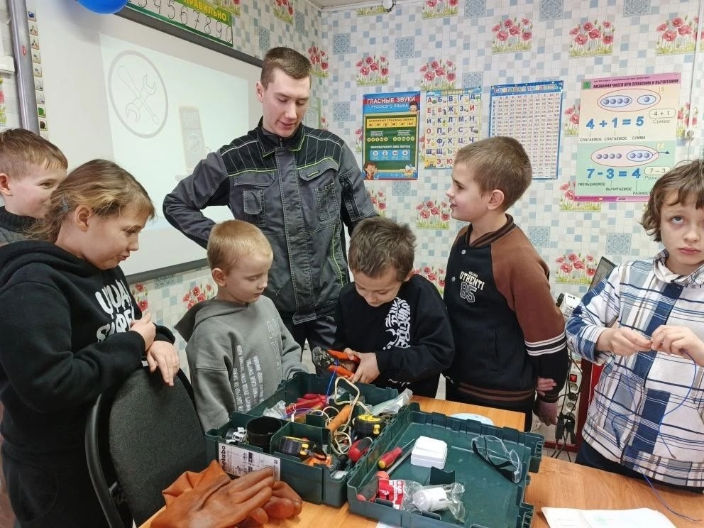 Школьники из Тверской области попробовали себя в роли электриков