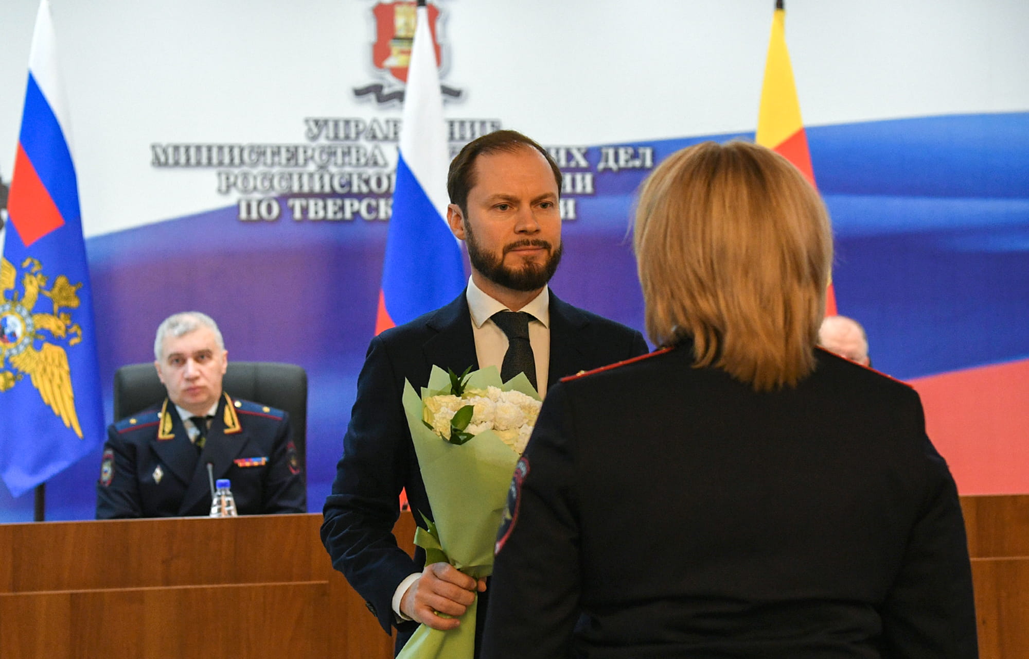 Виталий Королев вручил новый служебный транспорт полицейским Тверской области