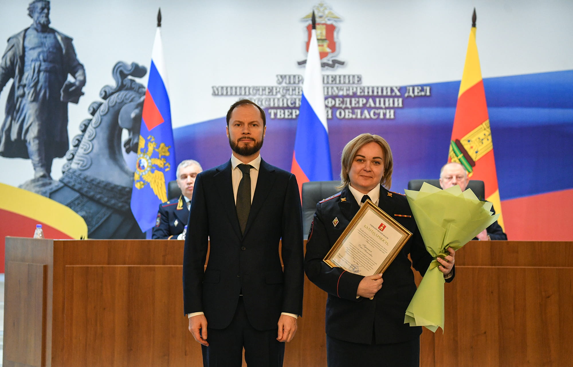 Виталий Королев вручил новый служебный транспорт полицейским Тверской области