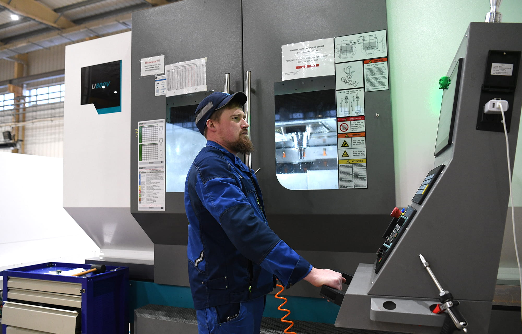 Денис Мантуров и Виталий Королев ознакомились с работой инновационных промышленных предприятий Тверской области