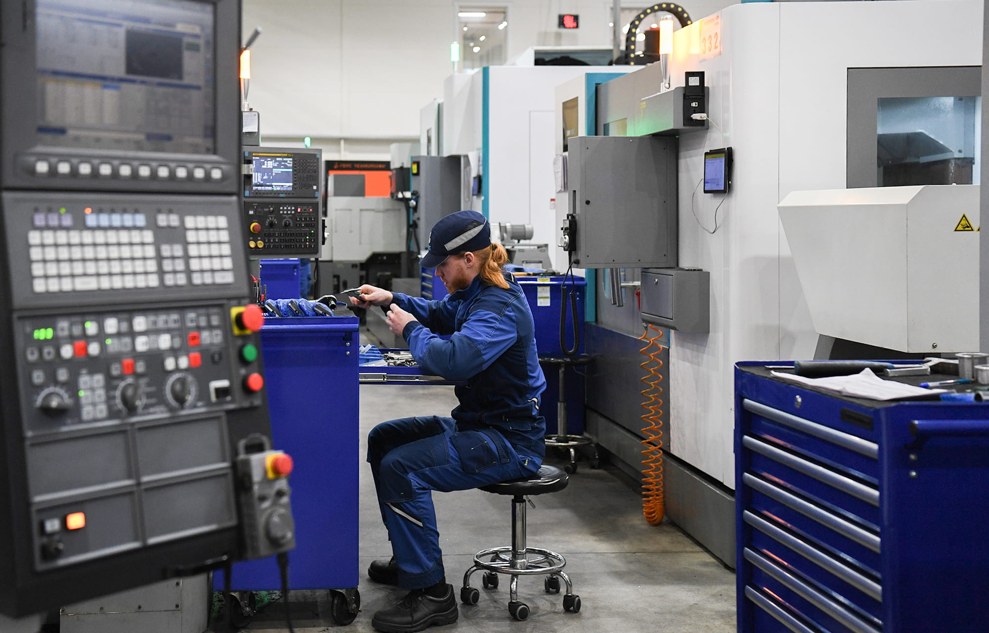 Денис Мантуров и Виталий Королев ознакомились с работой инновационных промышленных предприятий Тверской области