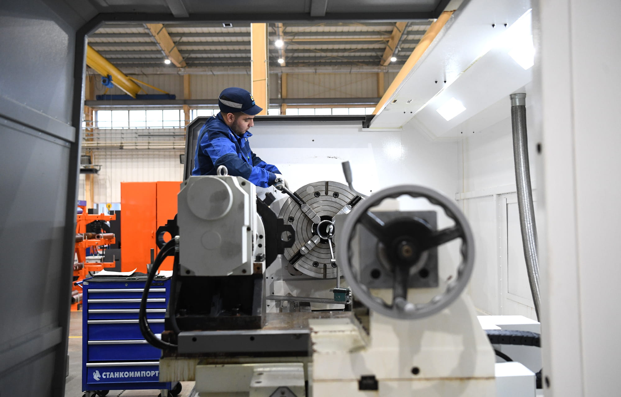 Денис Мантуров и Виталий Королев ознакомились с работой инновационных промышленных предприятий Тверской области