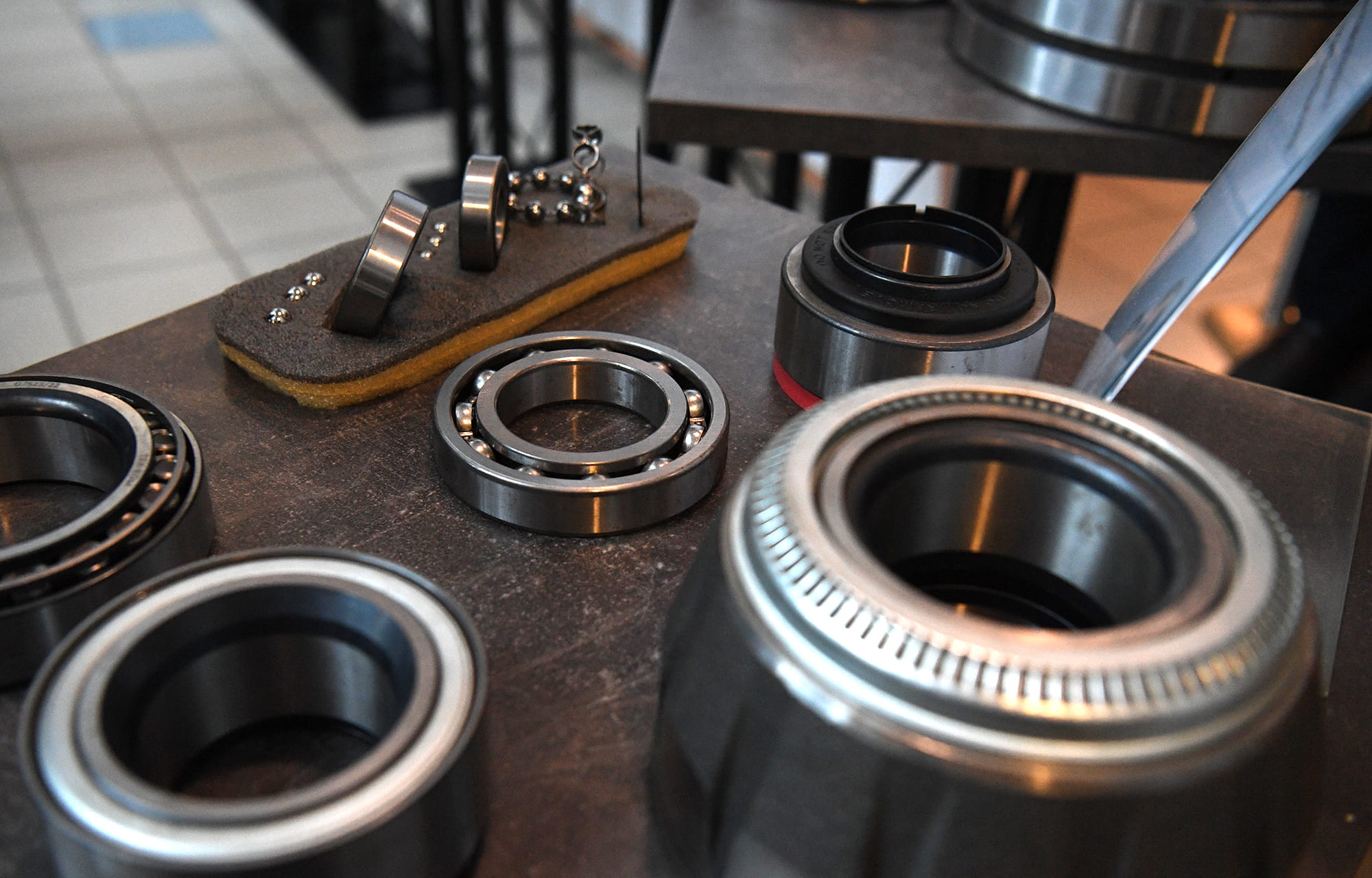 Денис Мантуров и Виталий Королев ознакомились с работой инновационных промышленных предприятий Тверской области