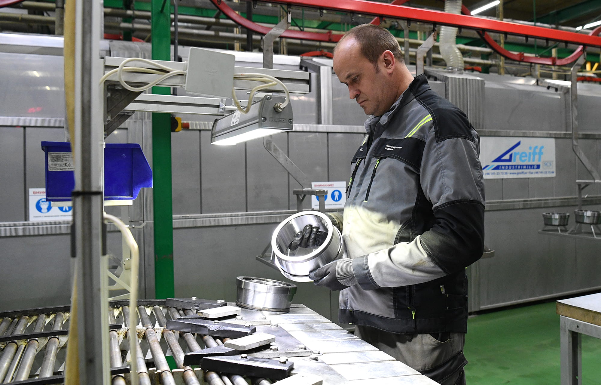 Денис Мантуров и Виталий Королев ознакомились с работой инновационных промышленных предприятий Тверской области