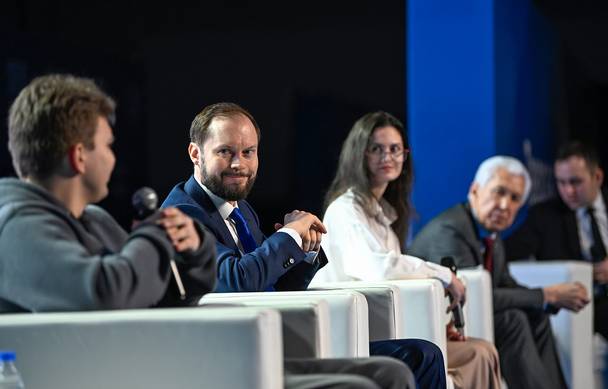 Банк вакансий для молодежи и льготный проезд в транспорте: Виталий Королев ответил на вопросы Тверских студентов