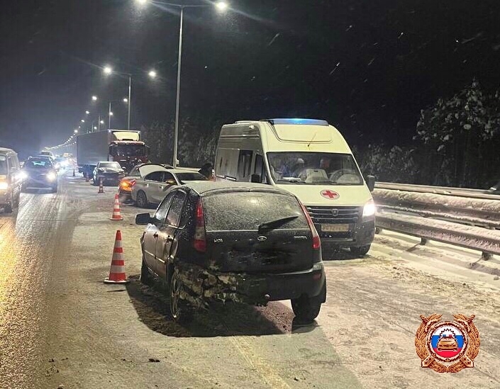 На трассе М-11 «Нева» в Тверской области столкнулись пять автомобилей