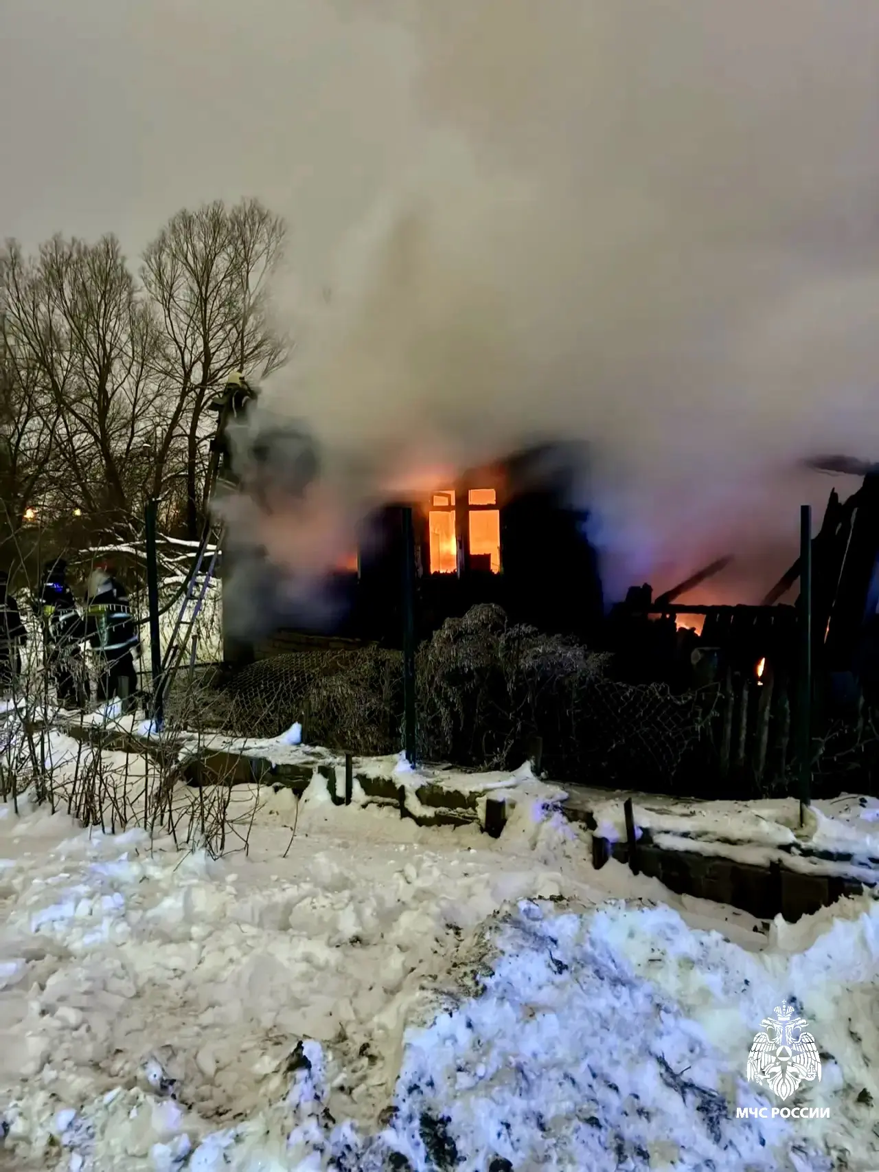 В страшном пожаре в Тверской области пострадал мужчина