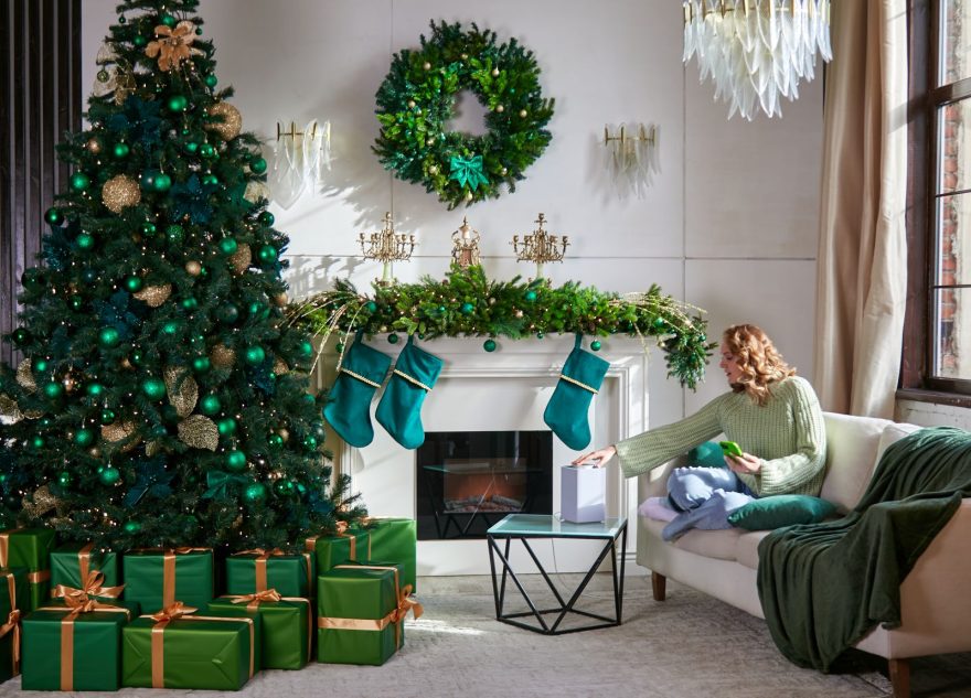 Эксперт рассказал, как правильно чистить смартфон после праздничного застолья