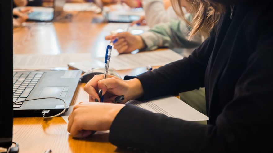 Школьники Тверской области, поступающие в колледжи, будут сдавать два экзамена вместо четырех
