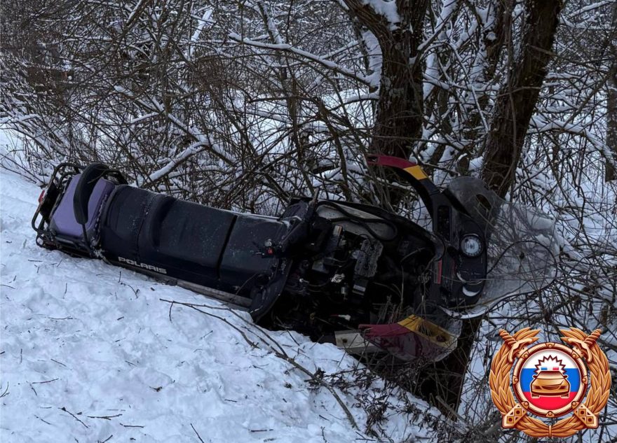 Появились фото ДТП со снегоходом, в котором пострадал ребенок