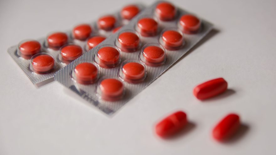 парализовать