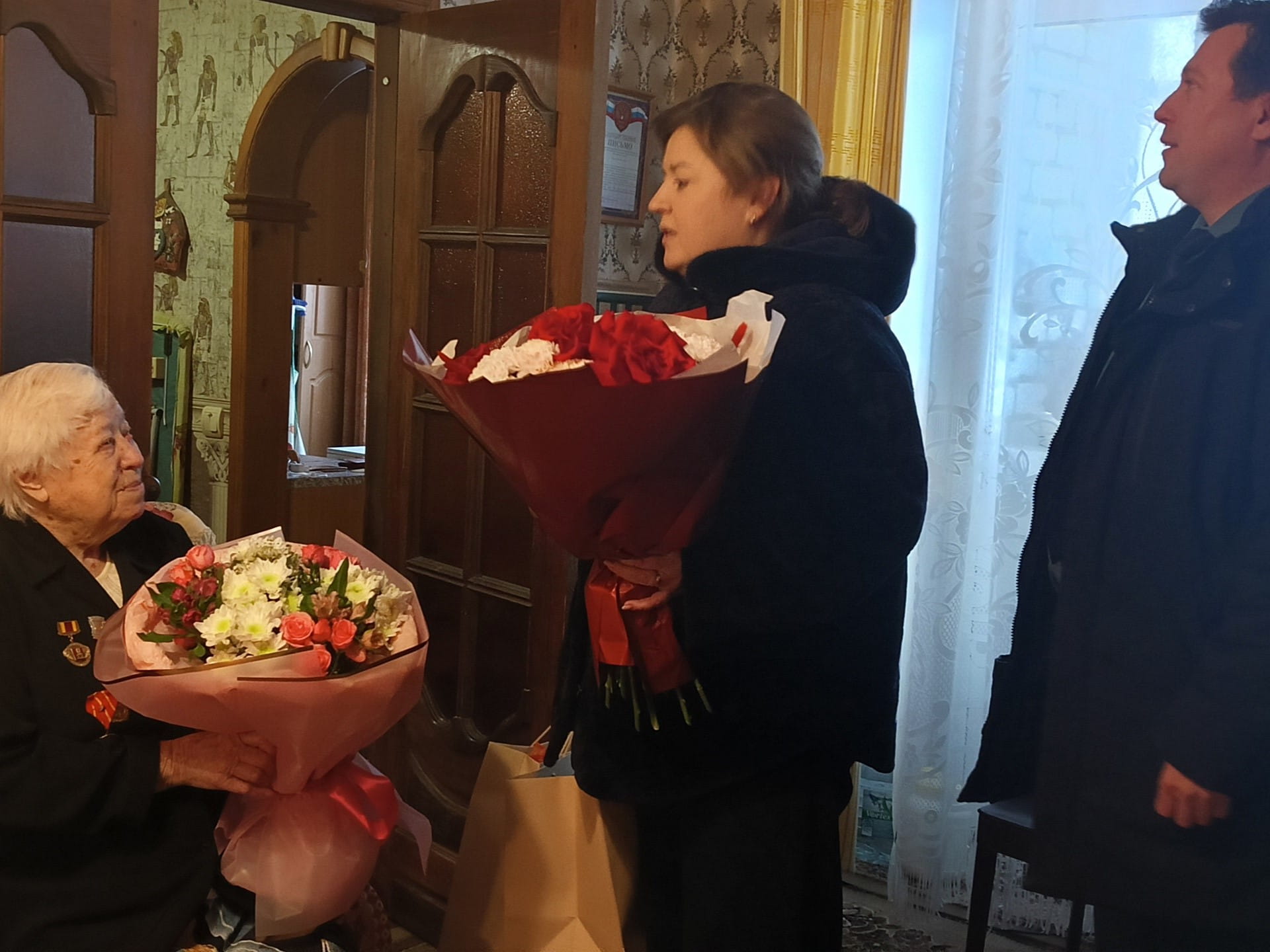 «Единая Россия» поздравила ветерана Великой Отечественной войны с Днём рождения