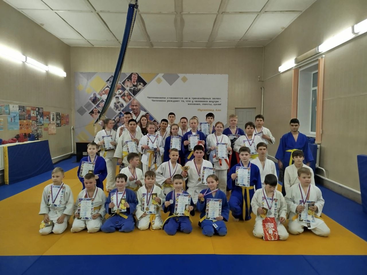 Юные дзюдоисты собрались на новогодних соревнованиях в Лихославле