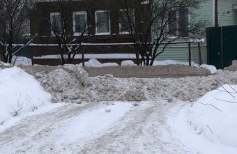 Жители деревни под Тверью не смогли выехать на работу после расчистки снега снега