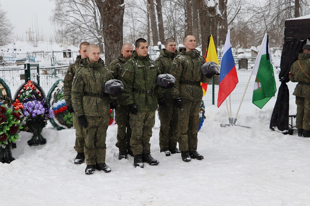 В Тверской области проводили в последний путь участника СВО Сергея Медведева