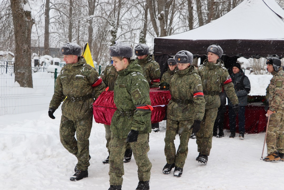В Тверской области проводили в последний путь участника СВО Сергея Медведева