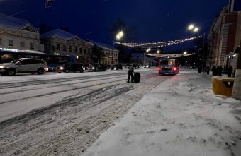 В Твери автобус на ходу потерял колесо