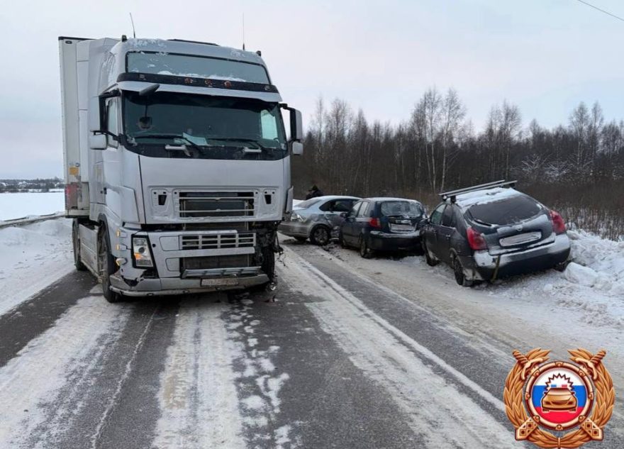 Проблемная дорога стала причиной ДТП с участием четырёх автомобилей в Тверской области