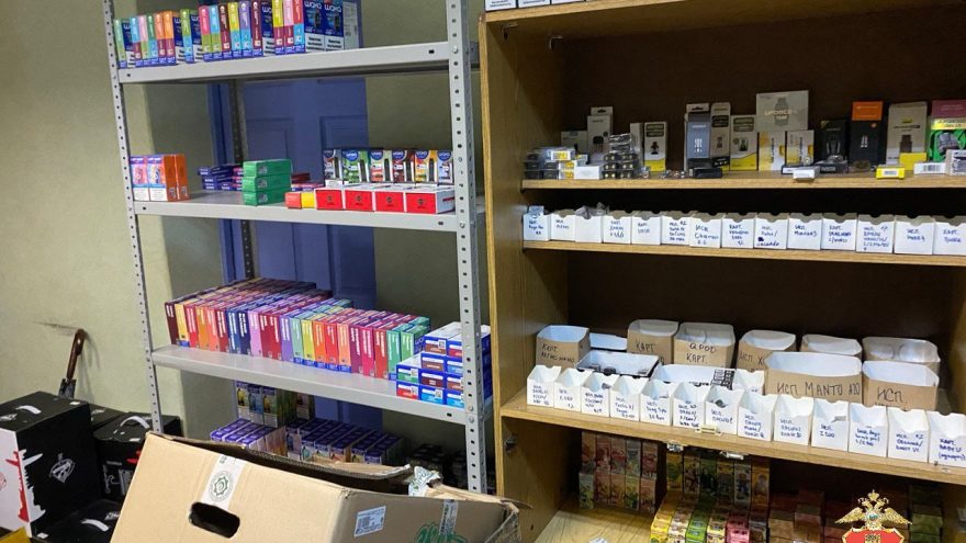 Житель Твери задержан за организацию сети продажи вейпов подросткам