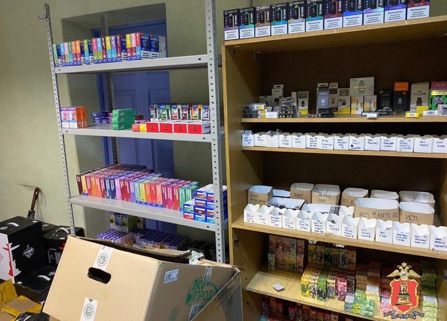 Житель Твери задержан за организацию сети продажи вейпов подросткам