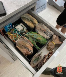 Житель Твери задержан за организацию сети продажи вейпов подросткам