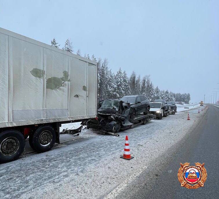 "Газель", Volvo и BMW столкнулись на трассе в Тверской области