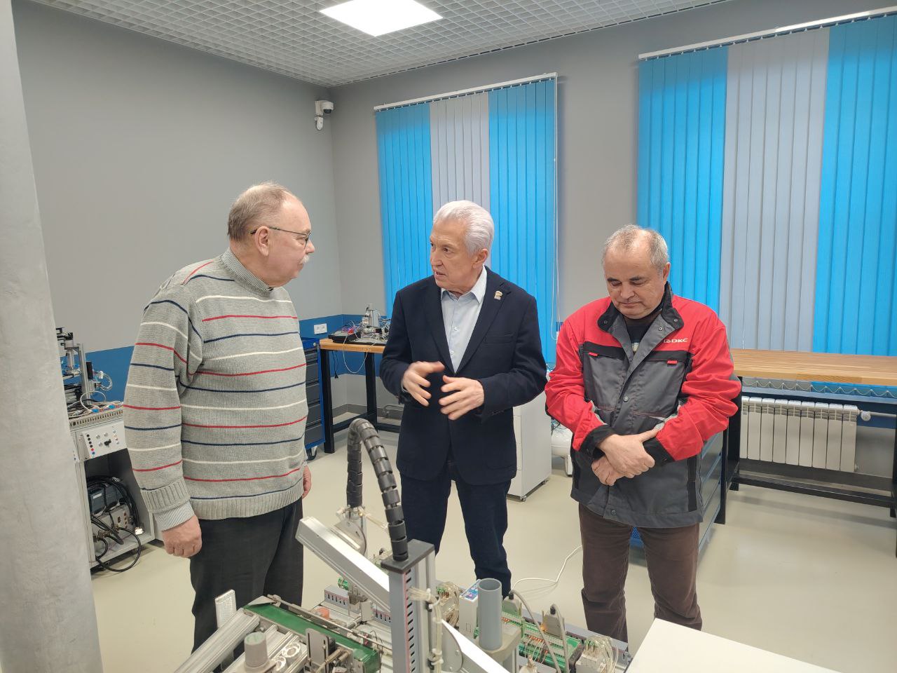 Владимир Васильев проконтролировал ход капремонта школы и студенческого общежития в Тверской области