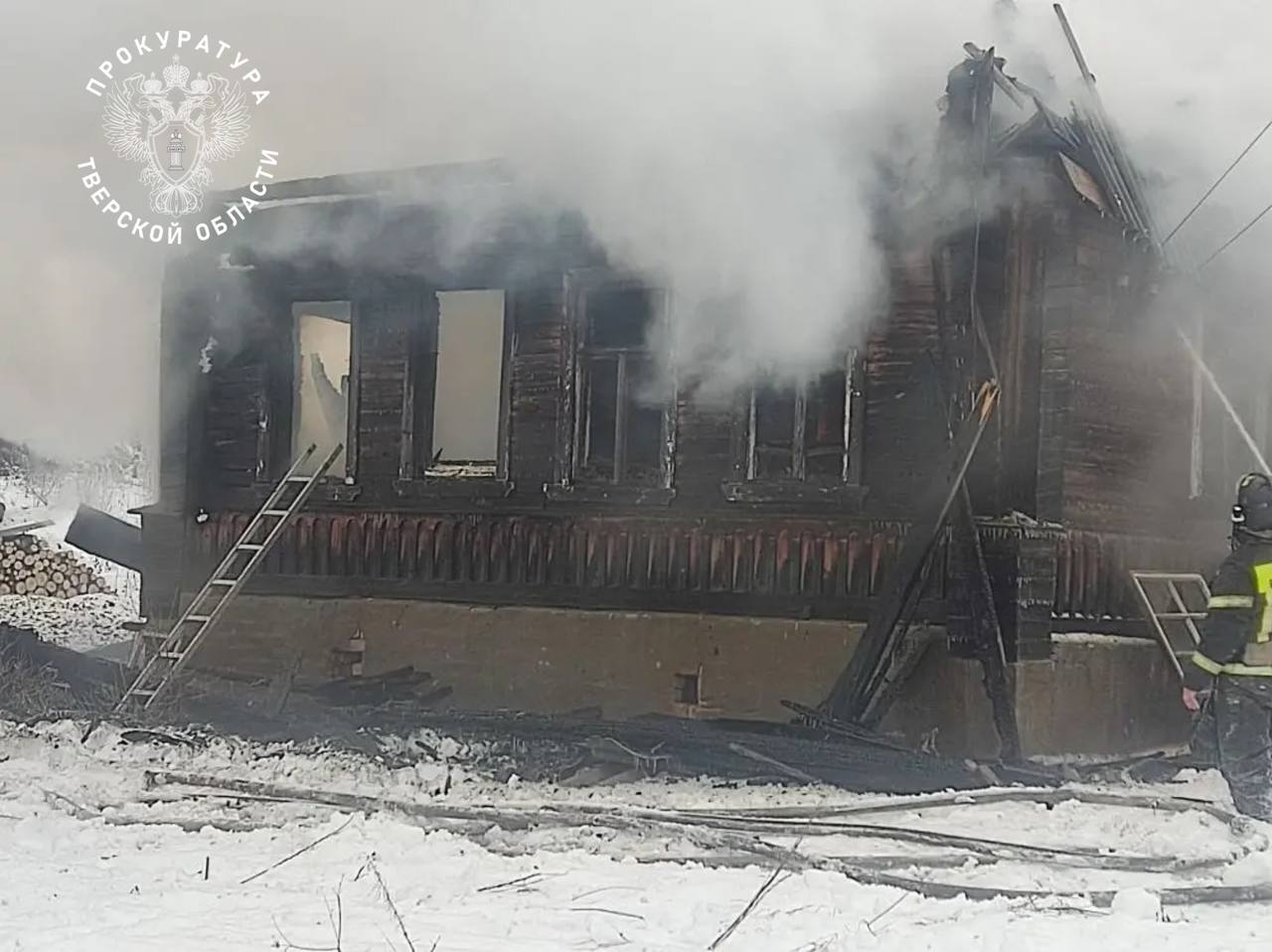Тела трёх человек нашли при тушении пожара в Тверской области
