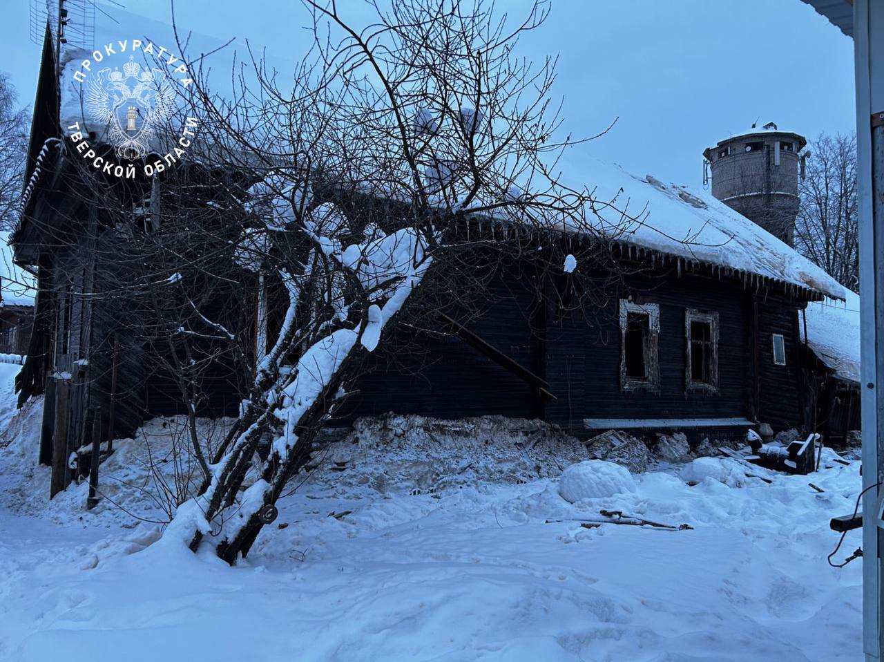 Тела двух человек нашли в сгоревшем доме в Тверской области