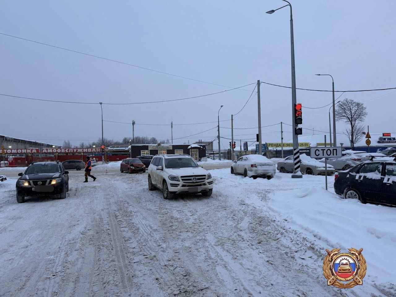 "Шкода" и "Мерседес" столкнулись в Твери, есть пострадавший