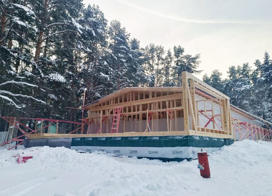 Администрация показала строительство жилого модуля в загородном лагере «Буревестник»