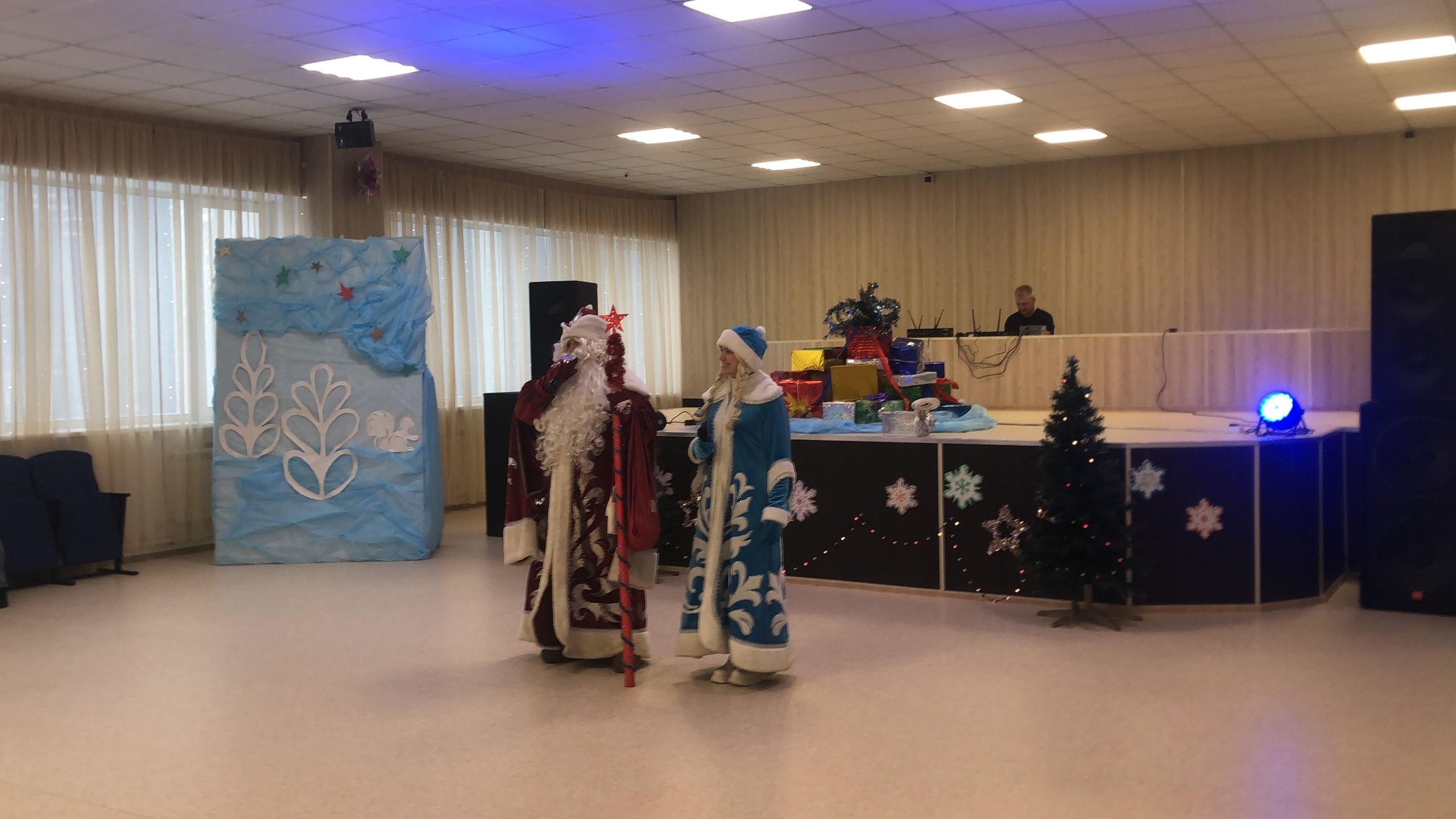 Атаманша и Кикимора скрасили новогодний праздник жителей Торопца