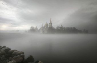 В соцсетях рассказали, как в монастыре Тверской области нашли сундук с золотом сундук