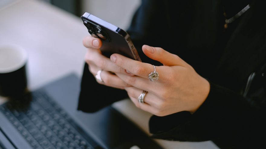 «Белый список»: рассказываем, какие сайты и приложения доступны тверичам при ограничении мобильного интернета