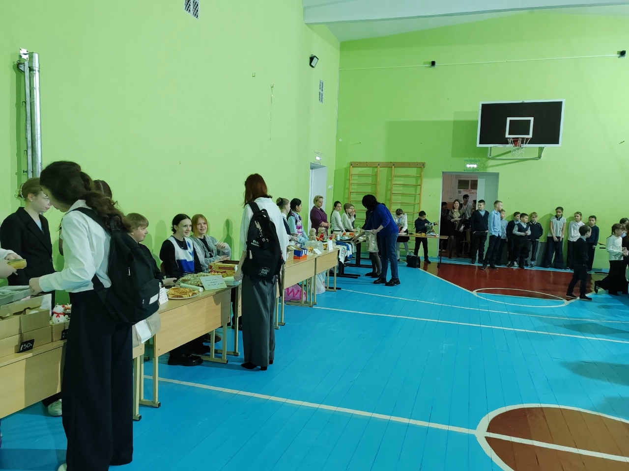 Юные бизнесмены из Андреапольского округа провели в школе ярмарку